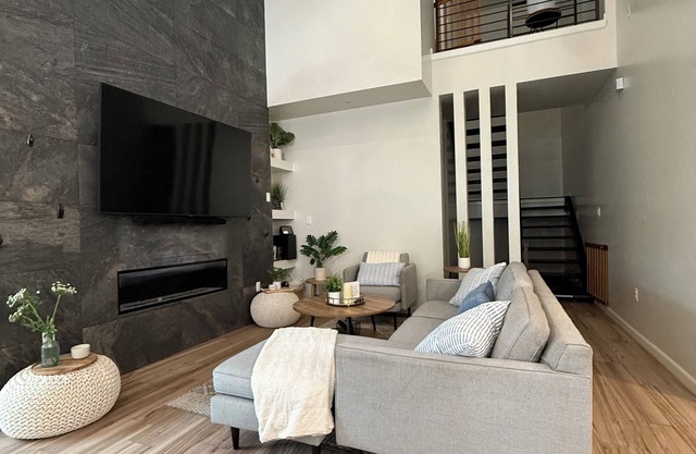 Relax and recharge in this stylish West El Paso home featuring a spacious king suite, dedicated workspace, and a private fenced backyard with BBQ grill and outdoor seating. Minutes from shopping, dining, and hiking trails, it’s the perfect stay!