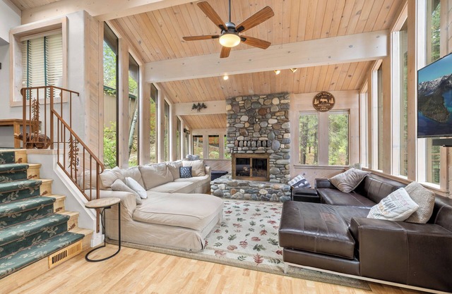 Inviting Cabin w/ A/C at Northstar | Spacious Kitchen | Close to Golf and Mtn Biking | Sleeps 6