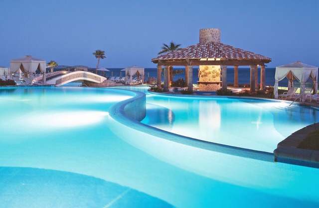 ¡Relájate en Pueblo Bonito Sunset Beach Golf & Spa Resort, Cabo San Lucas, MX!