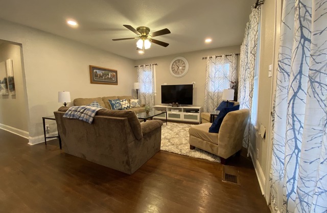 Relax at the Lonestar Lodge! Close to all the fun in DFW!