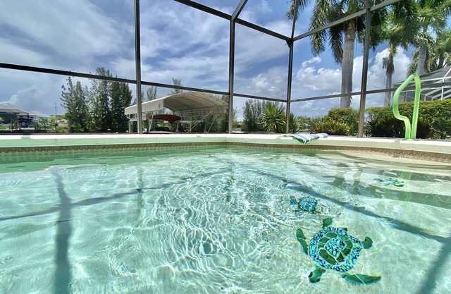 Relax!! Canal Home, Sunsets, Heated Pool, Lanai with TV, Boat Dock, Gulf Access