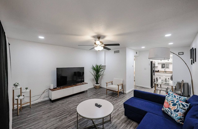 RelaxFULL 2br/2b w/Pool & Spa Near OldTown & Bars