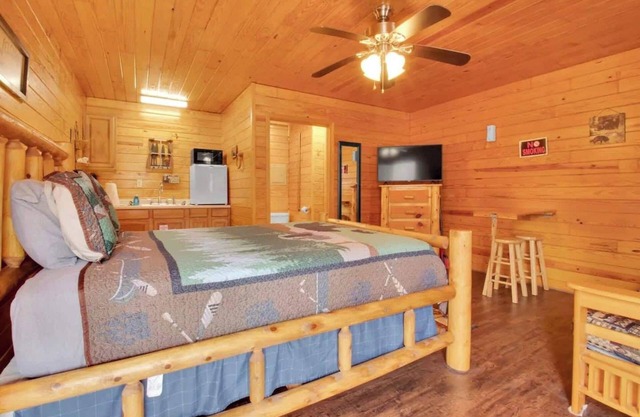 Relax in a Mountain Cabin in the Smokies, Gatlinburg