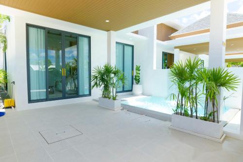 Relax Nai Yang beach pool Villas
