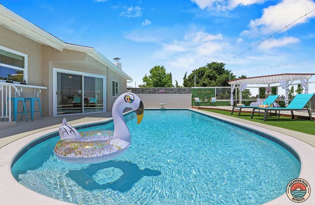 Summer Retreat: Pool, Spa, Games + GuestHouse!