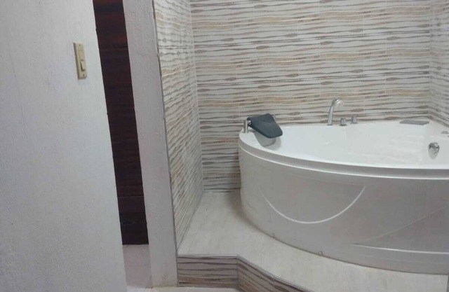 Relax & Recharge in Spanish Town – 2BR Oasis w/ Hot Tub, AC & Wi-Fi