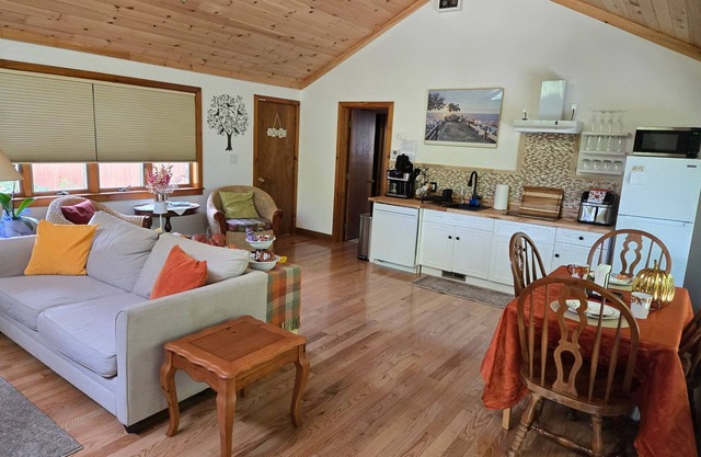 Adorable and very private 1 bedroom 1 bath studio for relaxing
