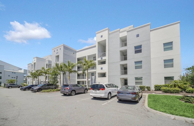 Relaxing 2 Bed Condo in Storey Lake Resort-304