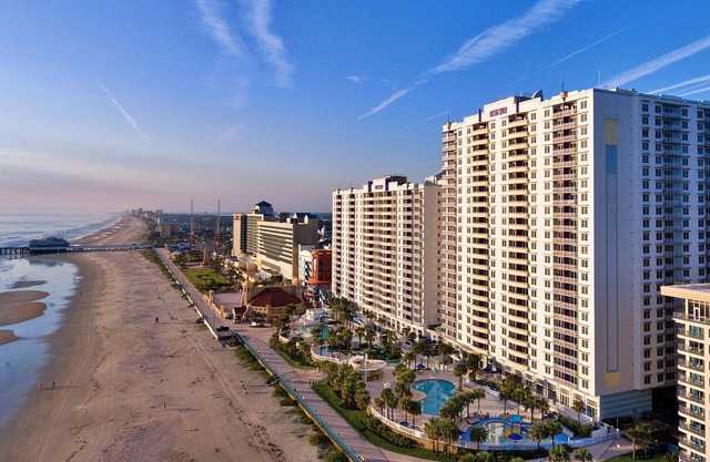 Relaxing Beach Getaway, 1BR Condo in Daytona Beach