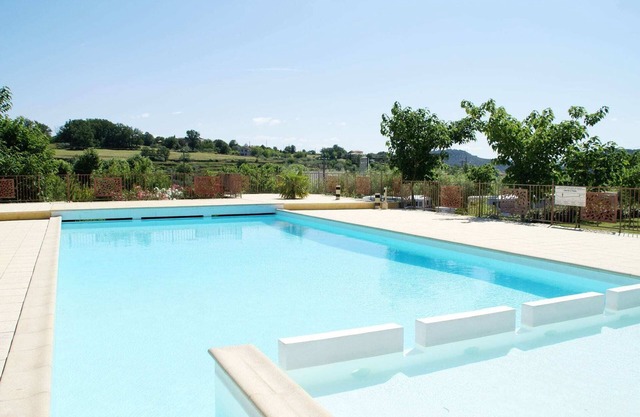 Casa Vacacional Les Vans con Piscina
