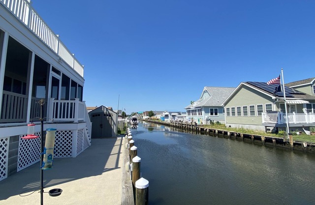 Relaxing House on Canal