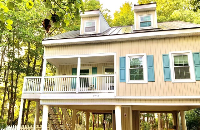 Relaxing Private Bethany Beach Retreat, Dog Friendly, 1.5 miles from the beach!