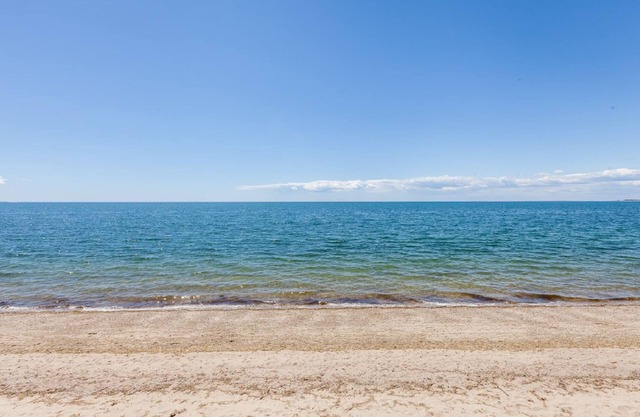 Relaxing Retreat at the Pearl VIP Sunday Cottage located at the Oceana Cottages