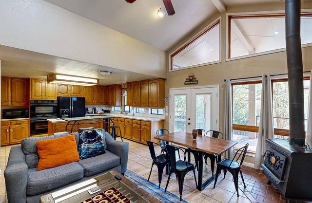 Relaxing riverfront home tucked away with shaded back deck/patio