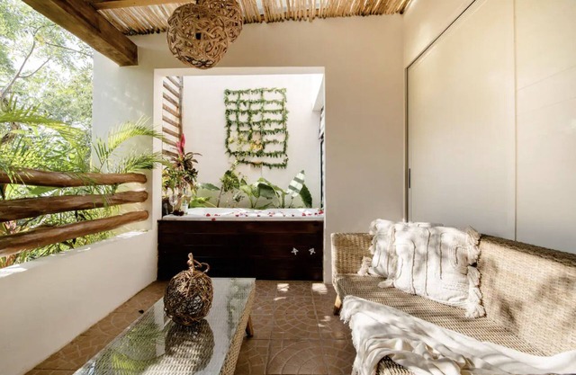 Relaxing Villa with Private Jacuzzi in Aldea Zama, Tulum