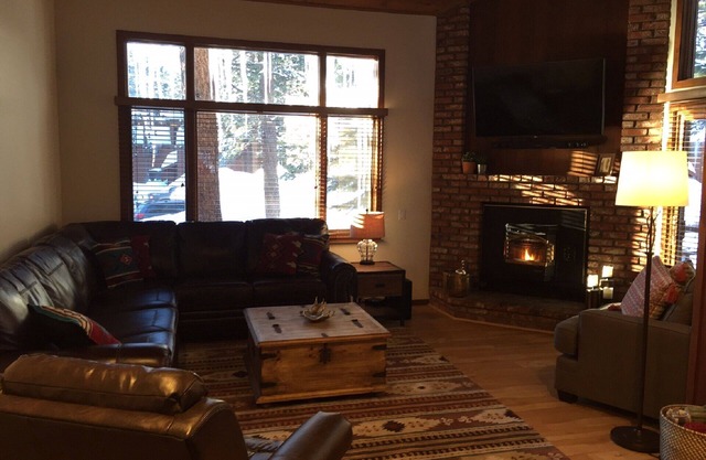 REMODELADO 2 HAB. + LOFT / 2. 25 BA (8 plazas) en Mammoth Lakes - Woodlands Complex