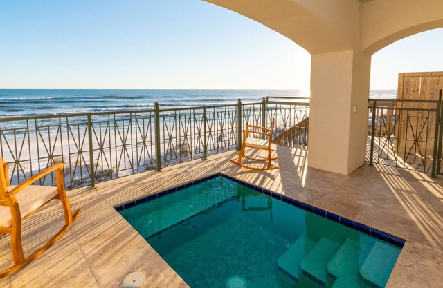 Remodeled Beachfront😎Frangista's Finest 4 BR☀️Juegos de ArcadercaSplash Pool