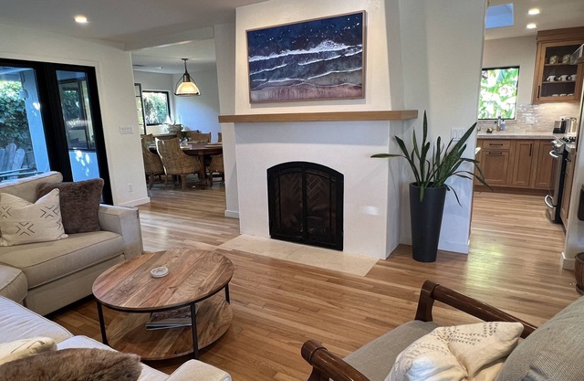 Remodeled Mesa Beauty w/ hot tub, one block from beach park/Monthly discounts!