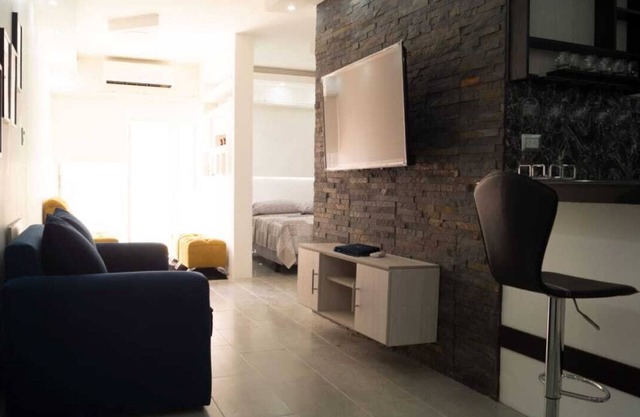Remodeled Studio Apt. in Guayaquil Centro w a View