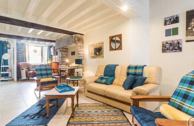 Casa de ciudad del siglo XVIII renovada con jardín cerrado cerca de playas y servicios