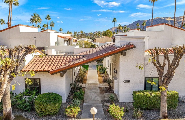 Renovated 2-bed/2-bath single-level home with private patio in Indian Canyons.