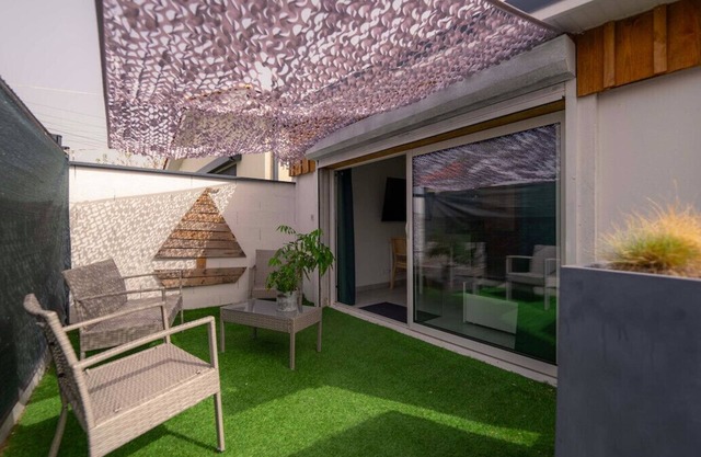 Renovated 2-room house with garden