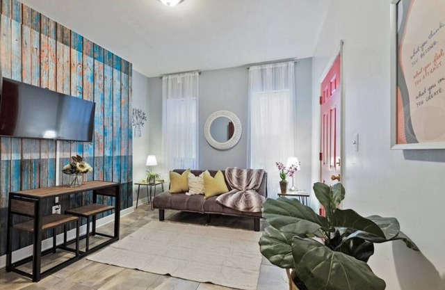 Renovated 2BR w/ Amenities