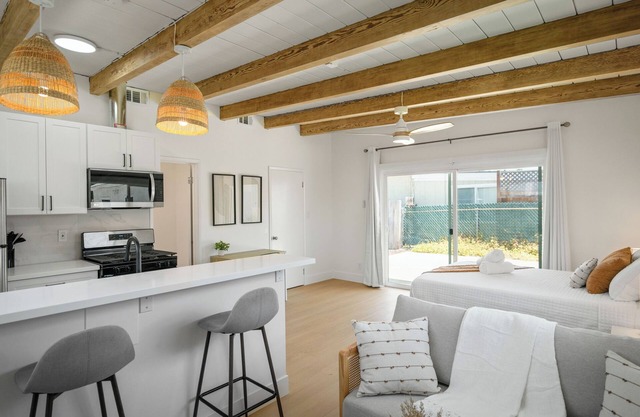 Renovated Cali chic studio w/ AC