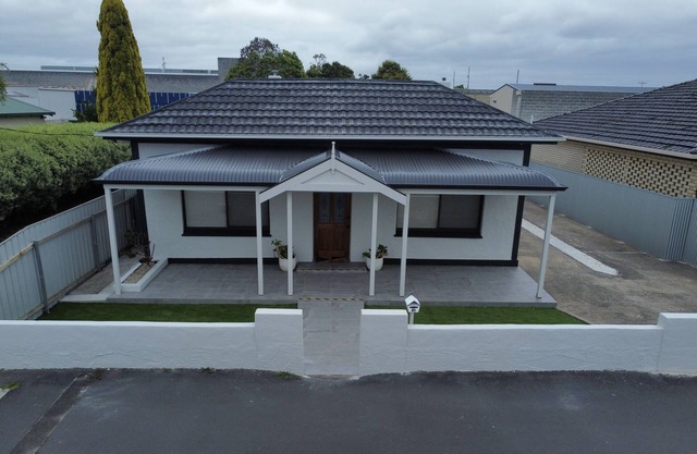 Renovated character cottage just walking distance to all amenities