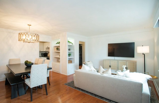Renovated condo located in the center of Nashville near downtown in West End.