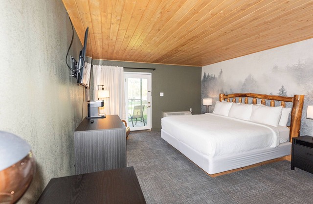Renovated King ADA Pet-Friendly room