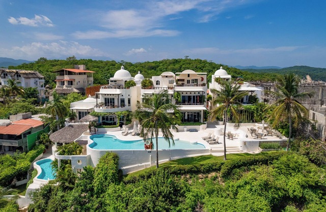 Asequible cuatro dormitorios con vistas interminables, piscina privada + Paseo a la ciudad