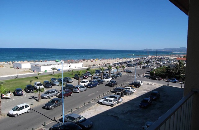 Apartamento T2 renovado, 4 plazas, aparcamiento, frente a la playa, centro de Saint-Cyprien