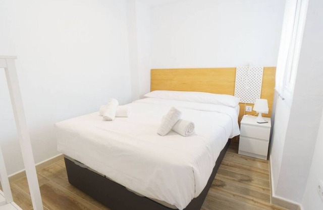 Bonito apartamento en San Julian by RentalSevilla