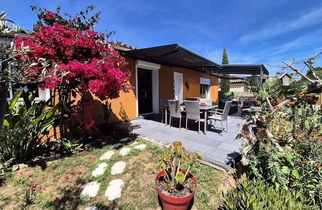 Residence 900-la Seyne Sur Mer - 2 bedroom villa on one level, air conditioning, internet beaches and shops nearby