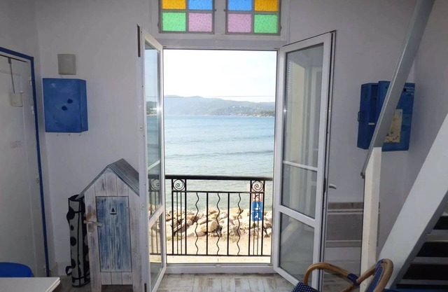 Residence La Jetée - Rare to rent, feet in the water, full sea view, wifi ...