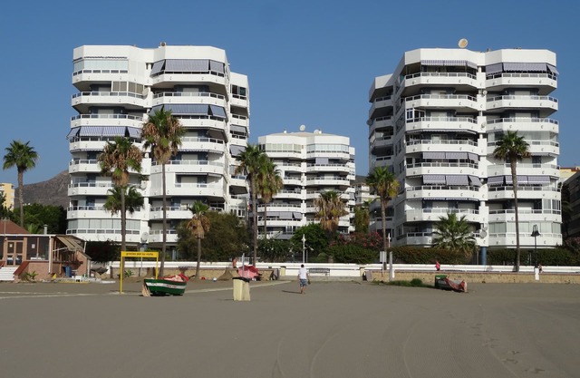 Residencía Pez Espada, apartamento de lujo con piscina y parking privado.