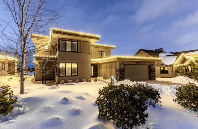 Resort amenities ~ mtn, golf views ~ hot tub ~ ample parking ~ concert shuttle