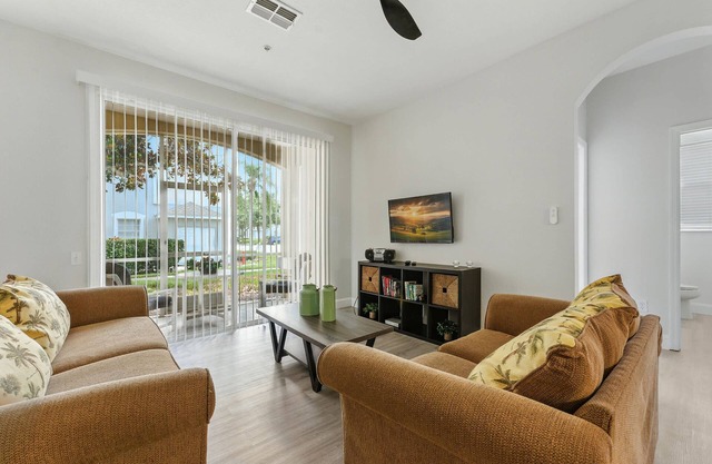 Resort Condo 3BR - Pool, Balcony, Near Disney