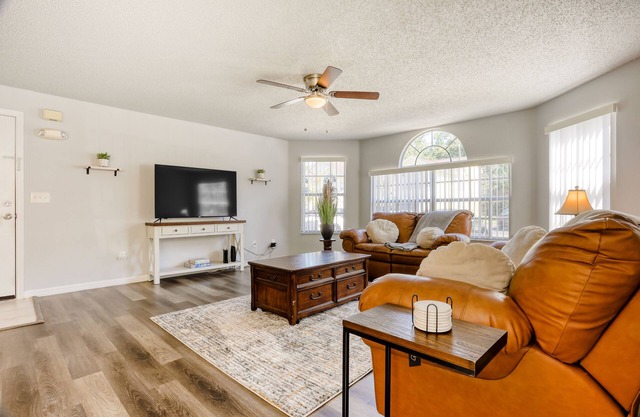Resort-like condo with pool, hot tub, tennis, & gym - WiFi, private W/D, Dogs OK