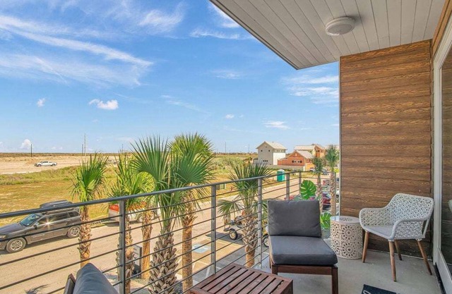 Resort Pools, Golf Cart Boardwalk to the Beach, Pet Friendly