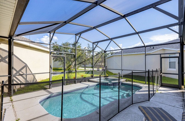Resort Retreat w/Outdoor Oasis: 13 Mi to Disney!