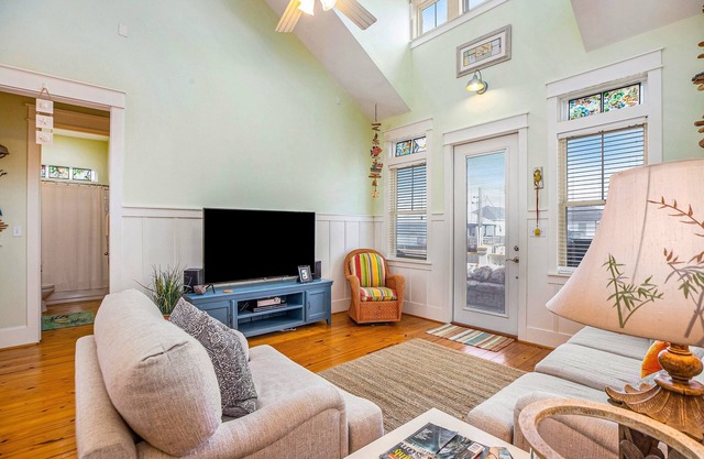 Retreat | Steps to Beach | Large Deck | Family Fun