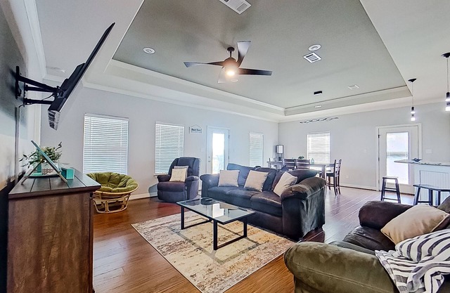 Retreat | Steps to Beach | Large Deck | Sleeps 12