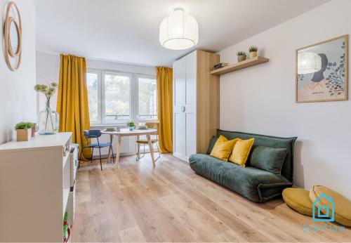 Retro Apartment - 12 Min to Old Town Gdańsk,PKP & Shopping Mall