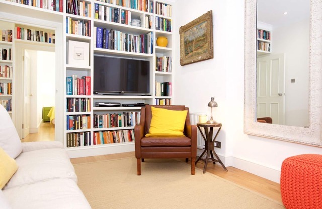 English Retro 2BR apt, moments from Battersea Park