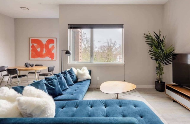 Retro Modern 2-Bedroom 90 WalkScore