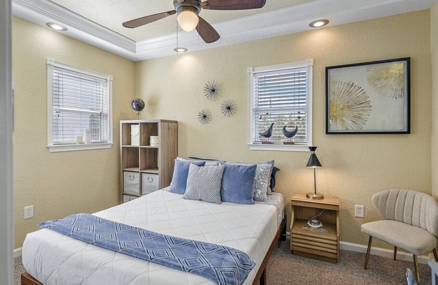 RETRO RETREAT in DTSP! Explore the downtown area!!