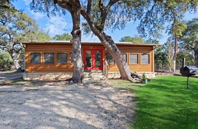 Reunion Cabin - 2 Bedroom Cabin, Resort Pool, Commercial kitchen