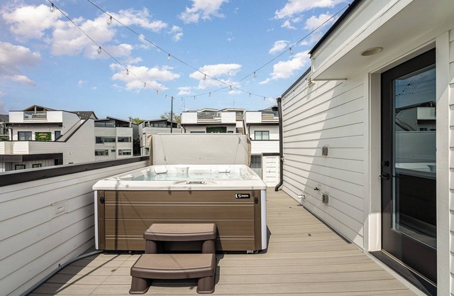 Revival-rooftop Deck/hot Tub- Mins to Broadway